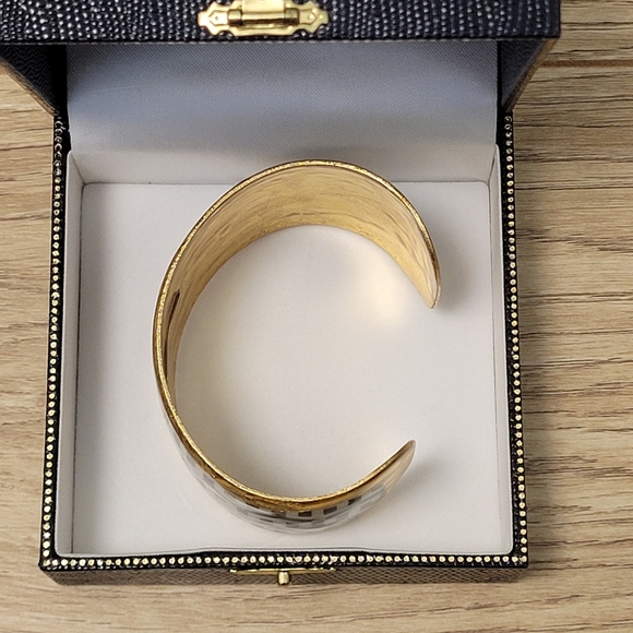 Evocateur Hera Cuff - Picture 9 of 12